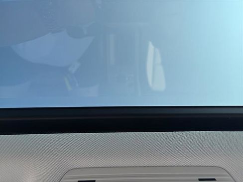 New 2025 Volkswagen Tiguan SE image 23