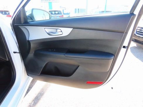 Used 2024 Kia Forte LXS w/ LXS Technology Package image 9