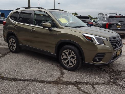 Used 2024 Subaru Forester Premium AWD/4WD image 3