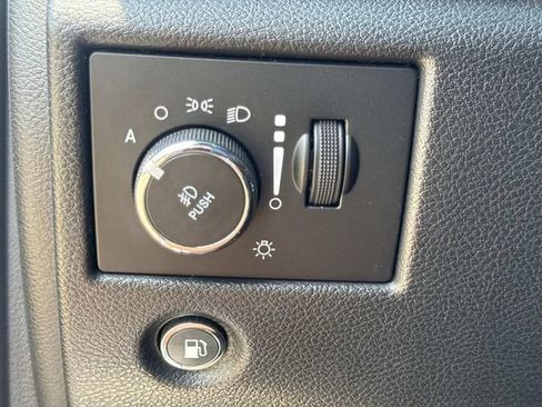 Used 2020 Jeep Grand Cherokee Limited w/ Luxury Group II RWD image 28