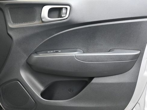 Certified 2023 Hyundai Venue SE image 11