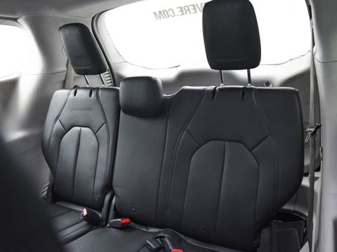 Used 2018 Chrysler Pacifica Touring-L Plus image 13