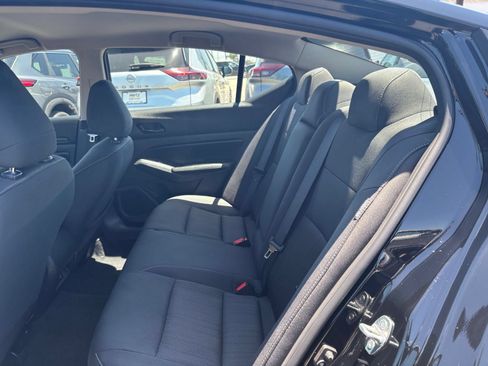 Used 2025 Nissan Altima 2.5 SV FWD image 26