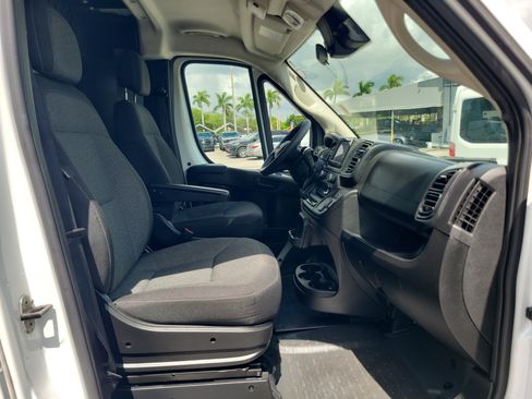Used 2025 RAM ProMaster 2500 w/ U-Haul Equipment Group FWD image 17