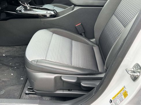 Used 2025 Chevrolet Trax LT w/ LT Convenience Package image 18