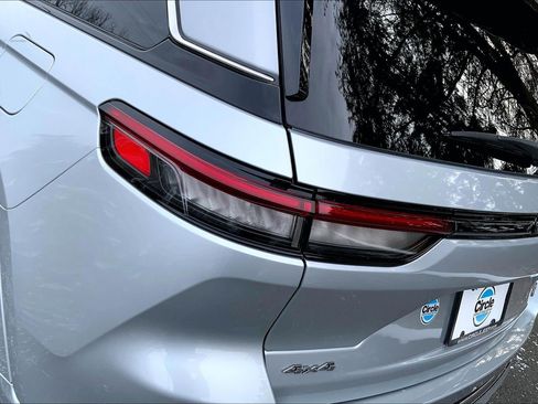 Certified 2024 Jeep Grand Cherokee Overland w/ Trailer Tow Package image 23