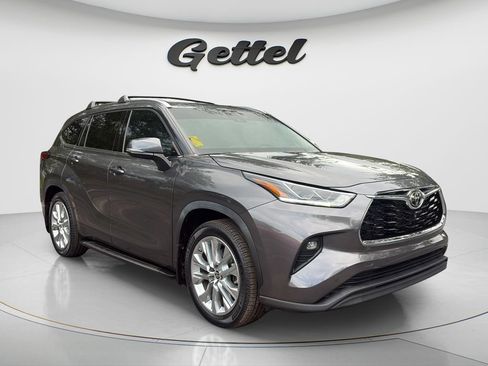 Used 2021 Toyota Highlander Limited AWD/4WD image 3