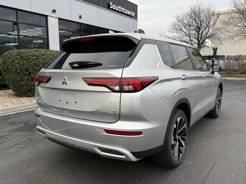 Used 2025 Mitsubishi Outlander SE image 7