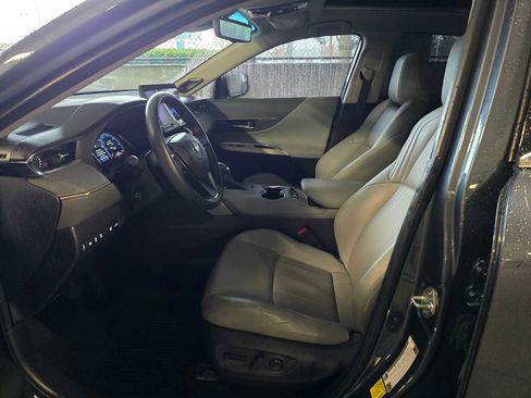 Used 2024 Toyota Venza Limited image 24
