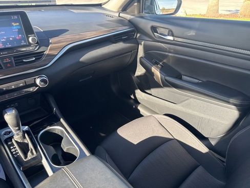 Used 2024 Nissan Altima 2.5 SV image 15