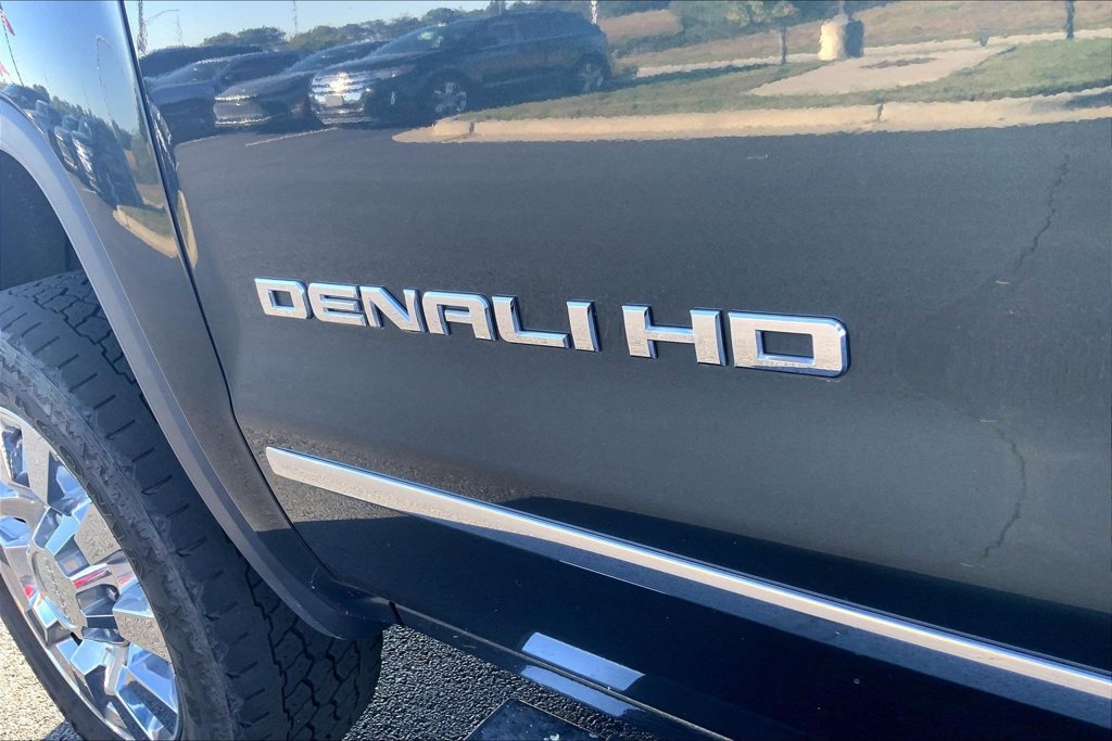 Used 2018 GMC Sierra 2500 Denali w/ Duramax Plus Package AWD/4WD image 4