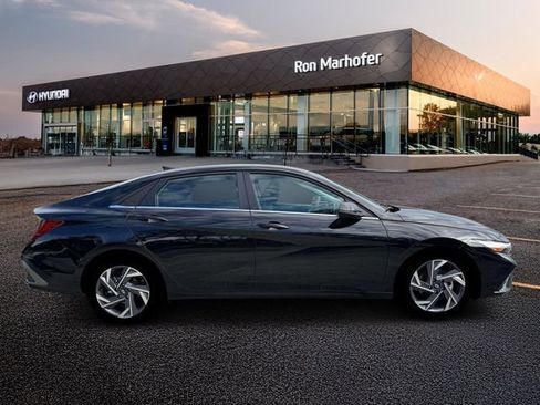 New 2026 Hyundai Elantra Limited FWD image 9