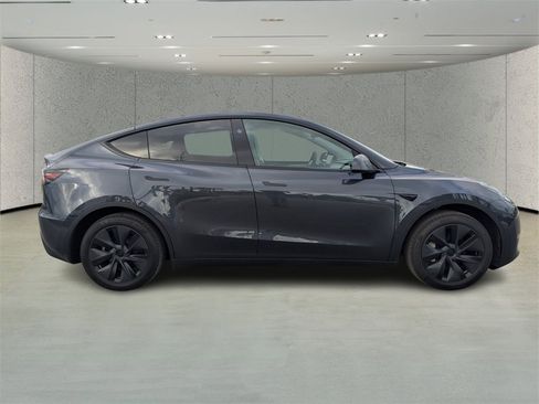 Used 2025 Tesla Model Y Long Range image 2