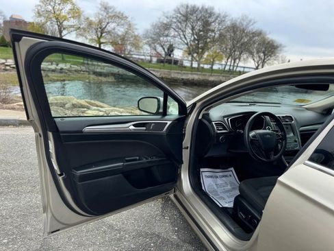 Used 2019 Ford Fusion SE AWD/4WD image 11