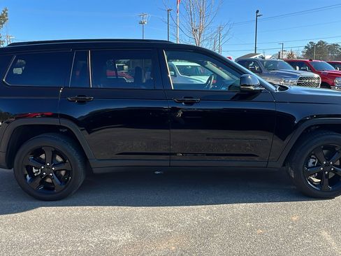 Used 2025 Jeep Grand Cherokee L Altitude image 7