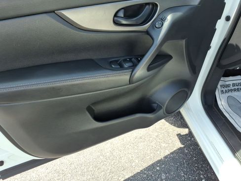 Used 2019 Nissan Rogue Sport S image 12