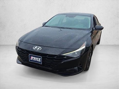 Used 2023 Hyundai Elantra SEL FWD image 2