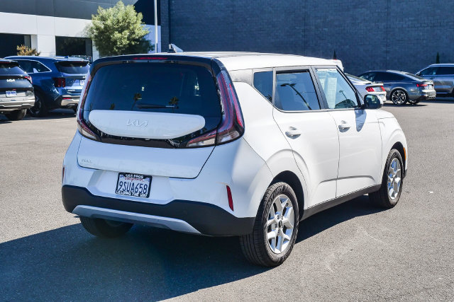 Used 2025 Kia Soul LX w/ LX Technology Package FWD image 7