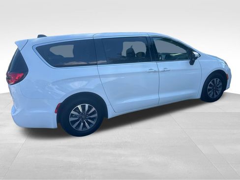 Used 2023 Chrysler Pacifica Touring-L FWD image 28