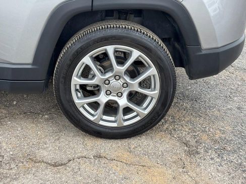 Used 2022 Jeep Compass Latitude image 11