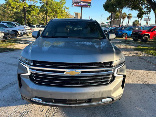 Used 2024 Chevrolet Suburban LT RWD image 16