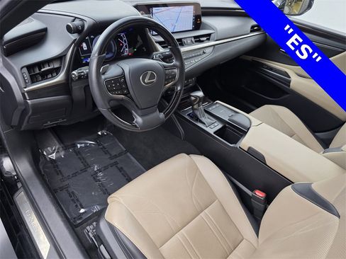 Used 2019 Lexus ES 300h image 10