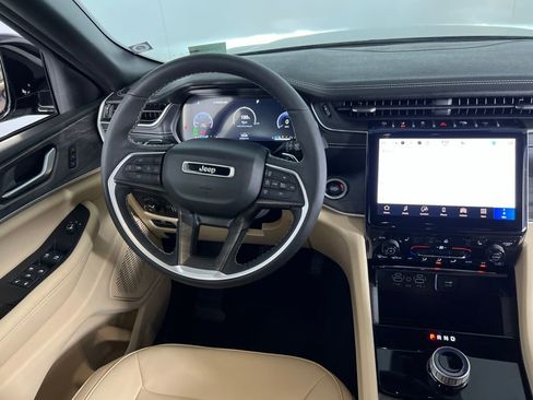 Used 2023 Jeep Grand Cherokee L Limited image 14