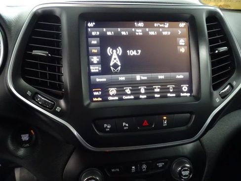 Certified 2023 Jeep Cherokee Altitude Lux w/ Lux Elite Package AWD/4WD image 14