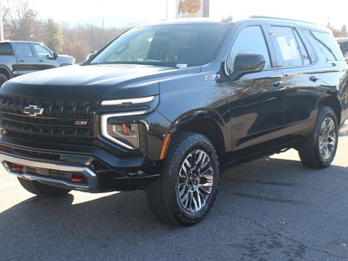 Used 2025 Chevrolet Tahoe Z71 image 3