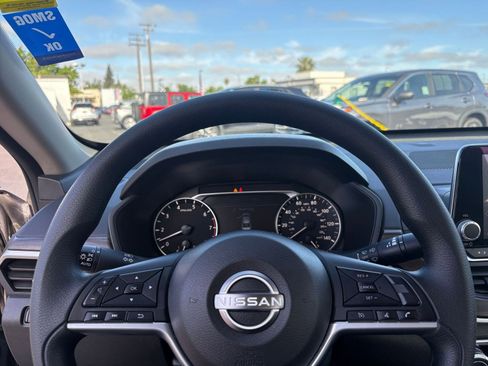 Used 2025 Nissan Altima 2.5 SV image 29