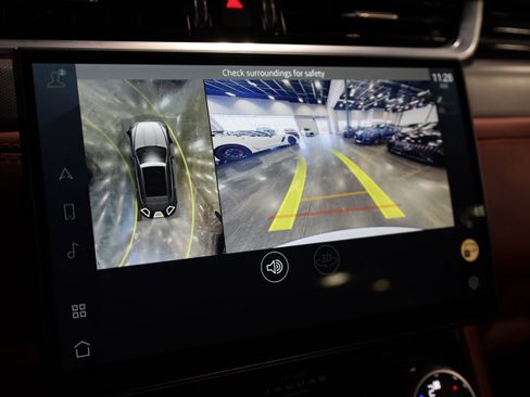 Used 2023 Jaguar F-PACE SVR image 28