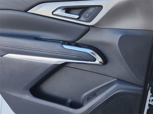 Used 2025 Chevrolet Traverse LT image 22