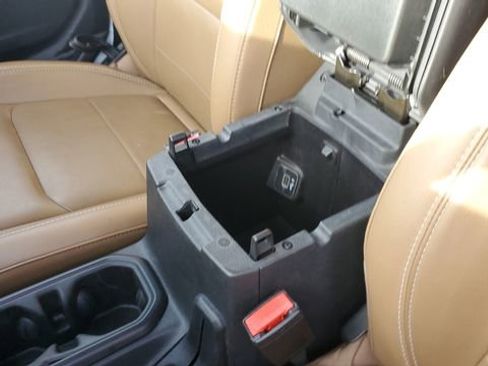 Certified 2022 Jeep Wrangler Unlimited Sahara w/ Cold Weather Group image 19