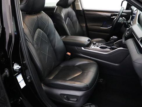 Used 2022 Toyota Highlander Platinum AWD/4WD image 17