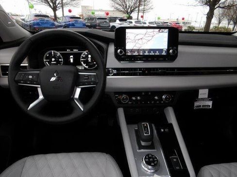 New 2025 Mitsubishi Outlander SEL image 14