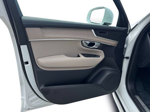 Certified 2025 Volvo XC90 B5 Core AWD/4WD image 12