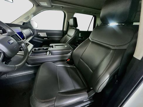 Used 2025 Ford Expedition Active AWD/4WD image 13