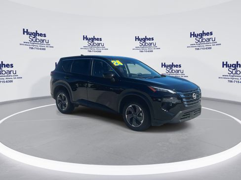 Used 2024 Nissan Rogue SV image 3