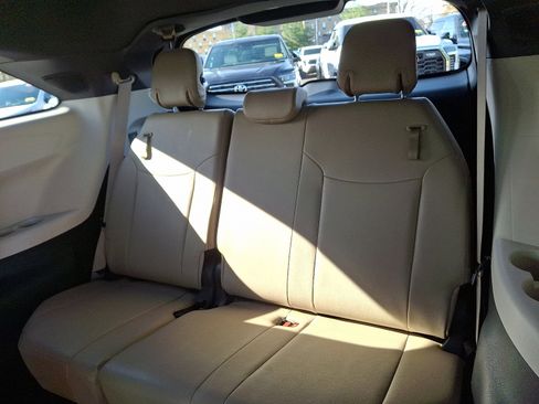 Certified 2023 Toyota Sienna XLE image 10