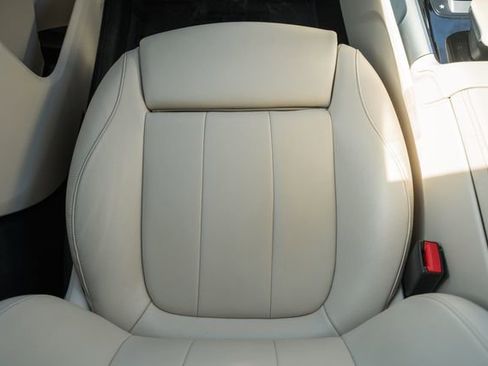 Used 2022 Mercedes-Benz GLB 250 4MATIC image 32