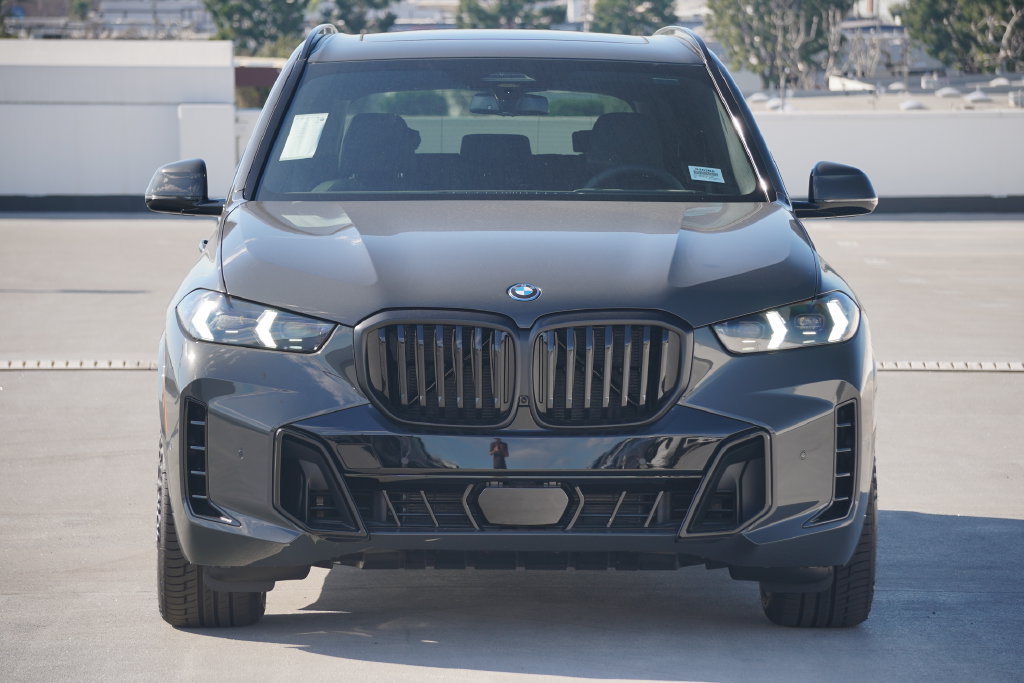 Used 2026 BMW X5 xDrive50e w/ M Sport Package AWD/4WD image 2
