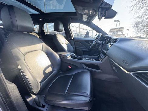 Used 2020 Jaguar F-PACE Premium image 24