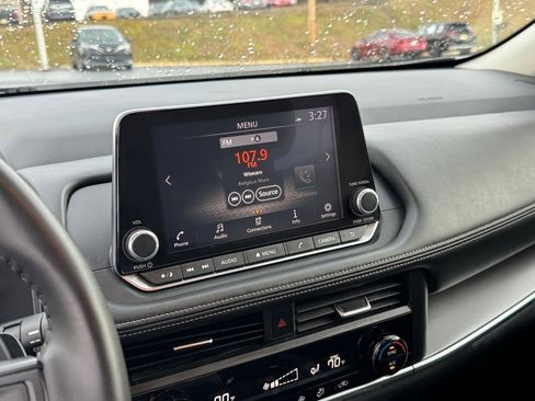 Used 2025 Nissan Rogue SV image 25