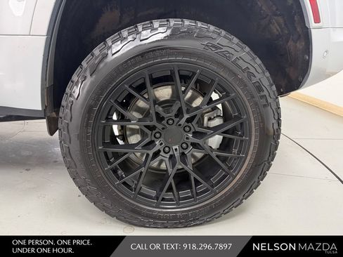 Used 2022 Land Rover Defender 110 XS Edition AWD/4WD image 12