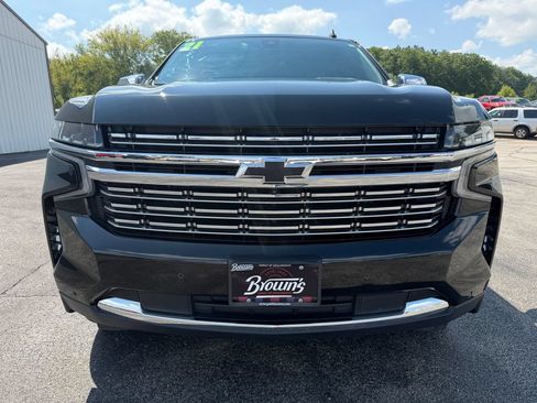 Used 2021 Chevrolet Suburban Premier w/ Premium Package AWD/4WD image 2