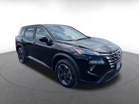 Used 2025 Nissan Rogue SV image 1