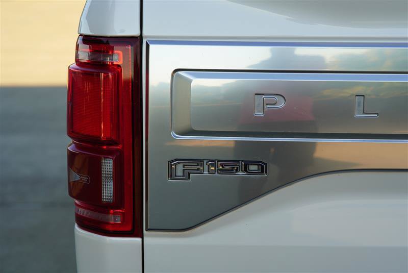 Used 2015 Ford F150 Platinum w/ Equipment Group 701A Luxury AWD/4WD image 29