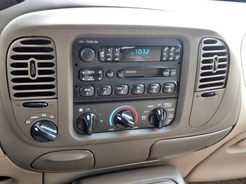 Used 1998 Ford Expedition XLT AWD/4WD image 22