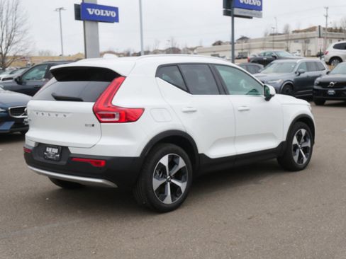 Used 2025 Volvo XC40 B5 Plus image 7