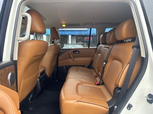 Used 2016 INFINITI QX80 4WD w/ Signature Edition Package image 11